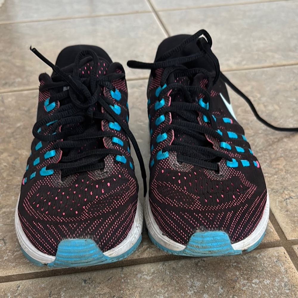 Nike Zoom Vomero 11 Women’s Black and Blue Athletic Sneakers